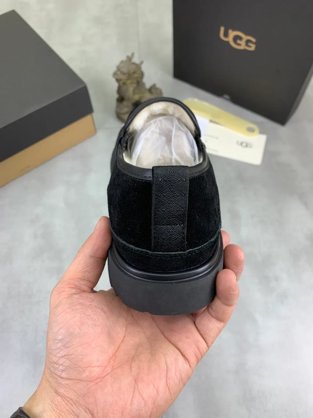 Men's men's shoes 💰P580 [New style] hot style 💰 versatile casual slip-on fur shoes 🆘 "Real Wool" [UGG] 👉 hot style men's shoes official website synchronization 🔰 quality [proud] is not comparable to the imitations in the general market 🌀 The upper is imported Italian frosted calfskin, and the lining: foot pad 🅰️ grade 🐑 real wool 👻 Only Grade A can show the effect The hand feels smooth and delicate 🔱The shoe shape is grand, only the factory can achieve it 🎄The perfect toughness of the original outsole 👻⬛️ can allow customers to bid farewell to one-time consumption. Real wool lining, super warm. Available in black or brown. Size: 39-44